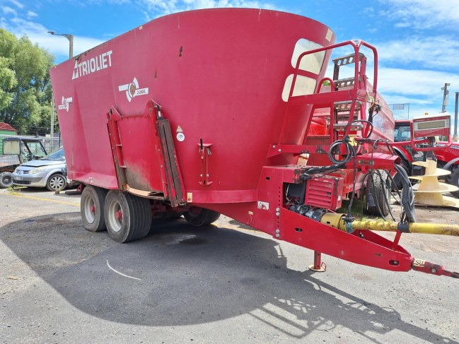 2011 Triolet Mixer wagon