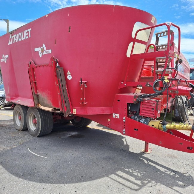 2011 Triolet Mixer wagon